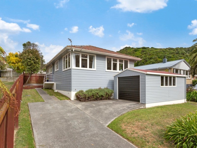 91 Rangituhi Crescent, Takapuwahia, Porirua - Carousel 1
