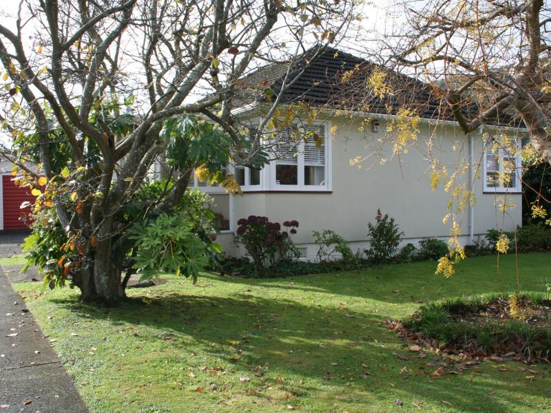 5 Hamua Grove, Waiwhetu, Lower Hutt - Carousel 1