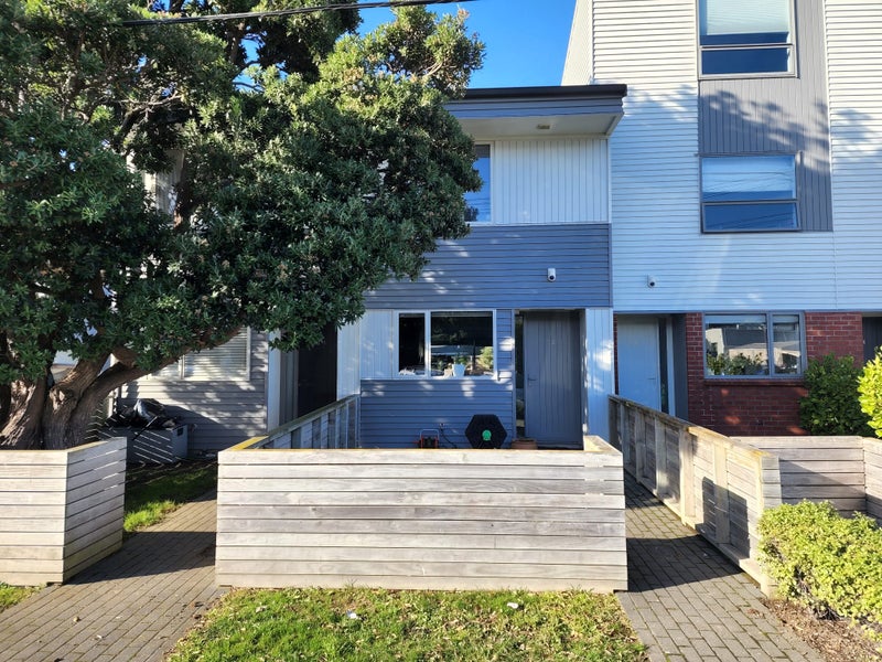 16 Stone Street, Miramar, Wellington - Carousel 18