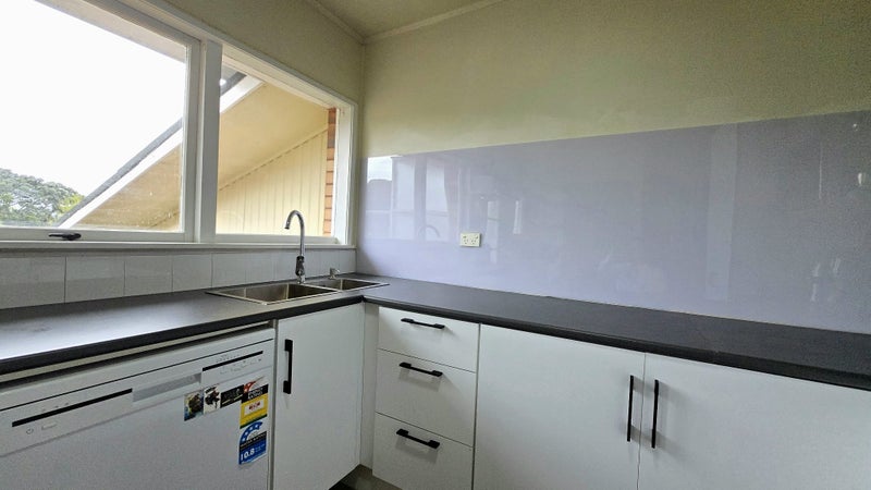 2/9 Sudan Avenue, Milford, Auckland - Carousel 17