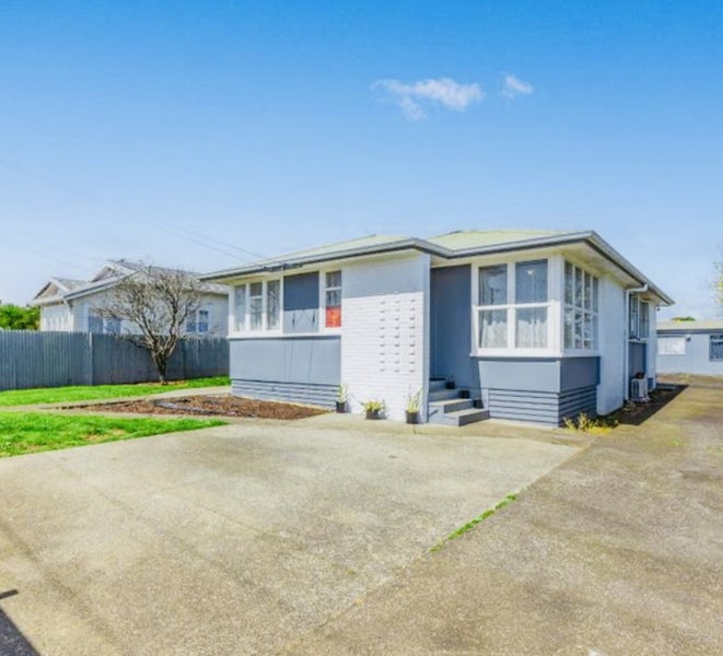 39 Flat Bush Road, Clover Park, Auckland - Carousel 1