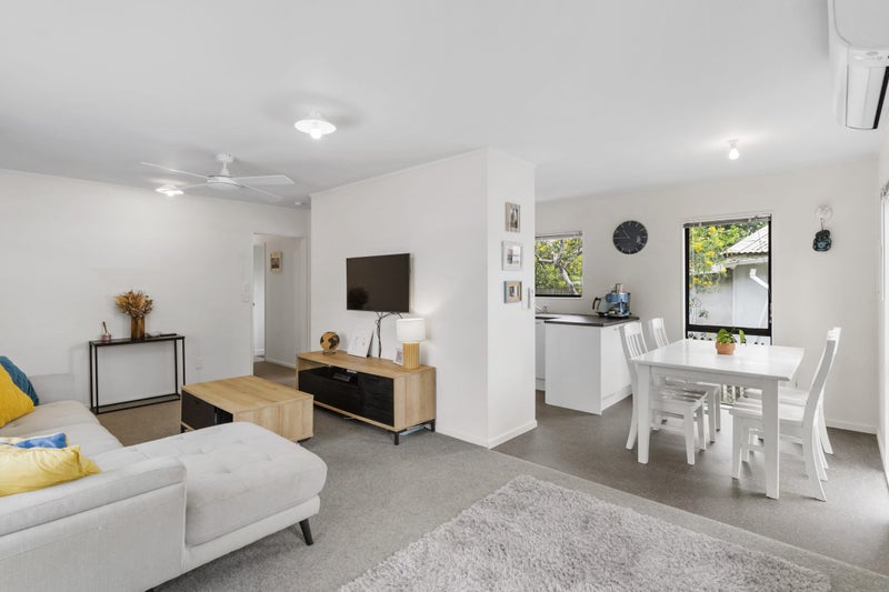 1/667 Te Atatu Road, Te Atatu Peninsula, Auckland - Carousel 1