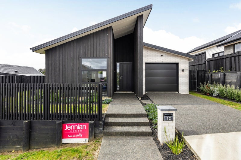 12 Akakura Terrace, Peacocke, Hamilton - Carousel 1