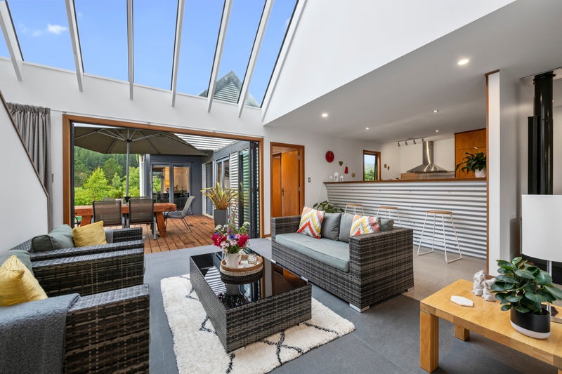 1021 Whitemans Valley Road, Blue Mountains, Upper Hutt - Carousel 1