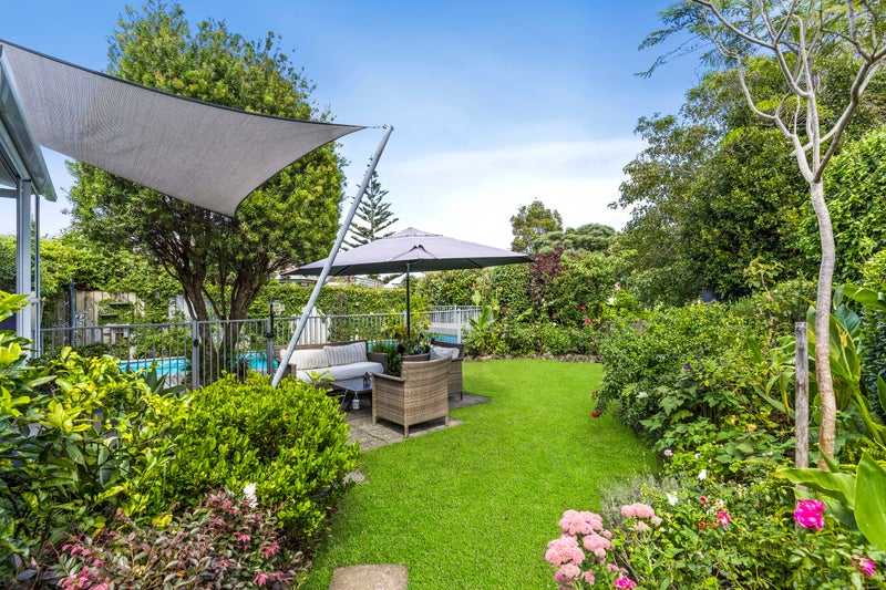 8 Maygrove Drive, Orewa, Orewa - Carousel 1