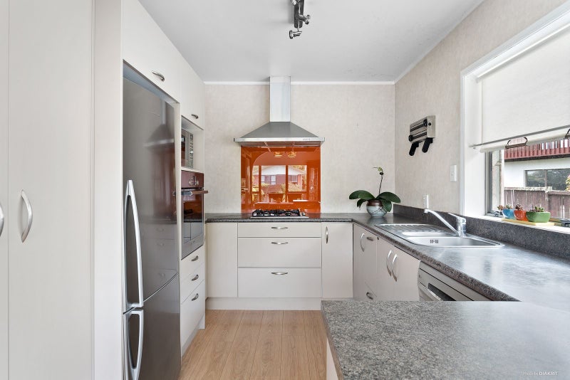 7 Kallista Place, Browns Bay, Auckland - Carousel 2