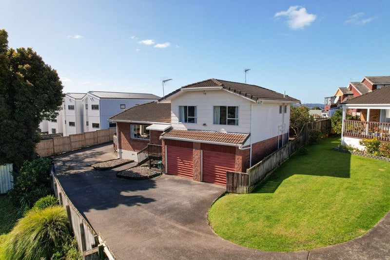 1/8 White Heron Drive, Massey, Auckland - Carousel 2