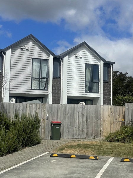 11/12 Frostbite Place, Ranui, Auckland - Carousel 2