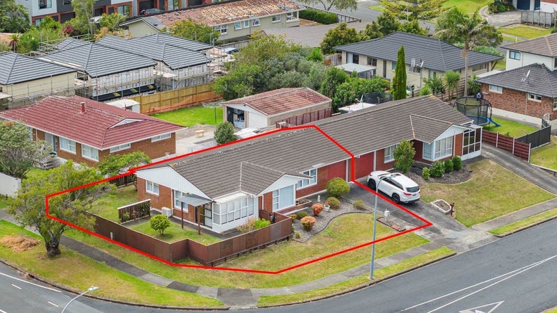 1/2 Kurnell Drive, Botany Downs, Auckland - Carousel 1