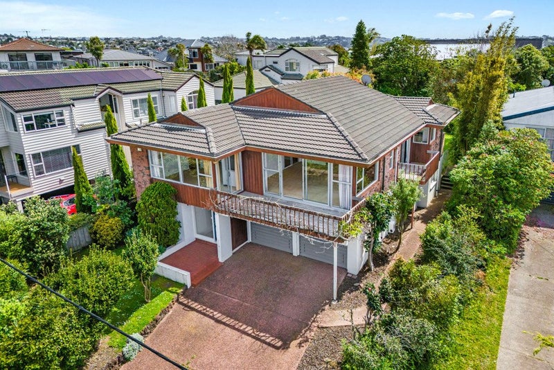 40 Montgomery Avenue, Rothesay Bay, Auckland - Carousel 1