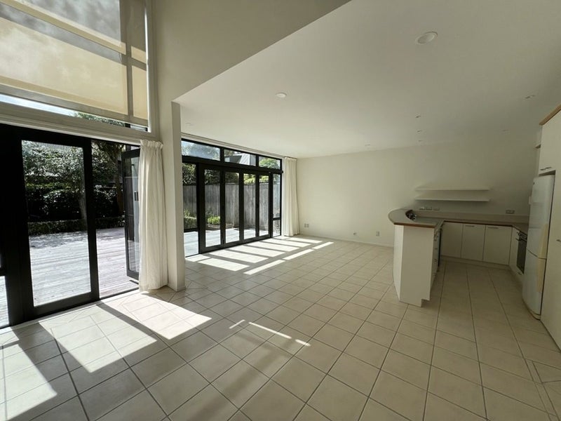 2/5 Hepburn Street, Freemans Bay, Auckland - Carousel 2