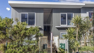 14/3 Kelvin Grove, Te Aro, Wellington - Carousel 1