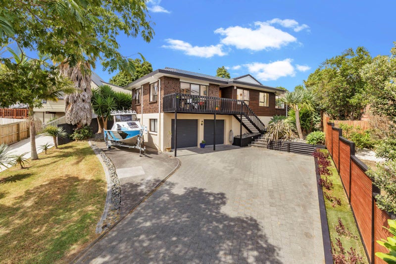 8 Photinia Place, Botany Downs, Auckland - Carousel 2