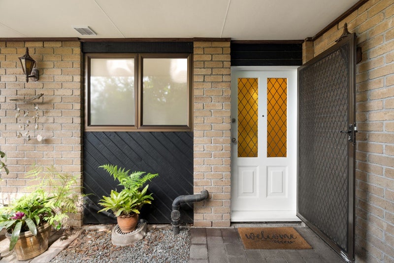 2/21 Walter Strevens Drive, Conifer Grove, Takanini - Carousel 1