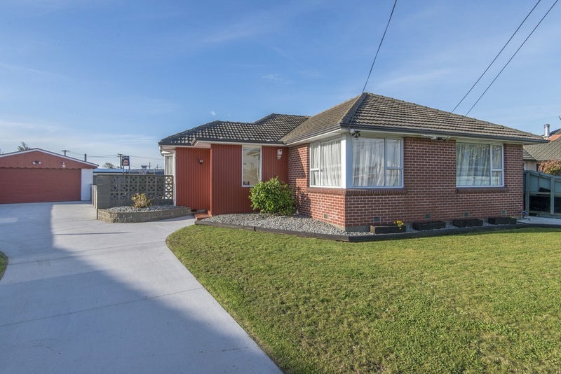 13 Quebec Place, Wainoni, Christchurch - Carousel 1