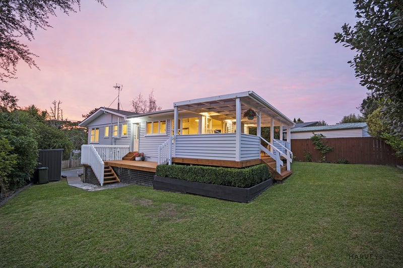14 Willowbrook Place, Titirangi, Auckland - Carousel 2