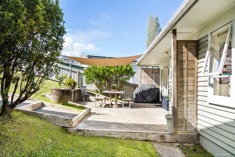 37 Commodore Drive, Lynfield, Auckland - Carousel 2