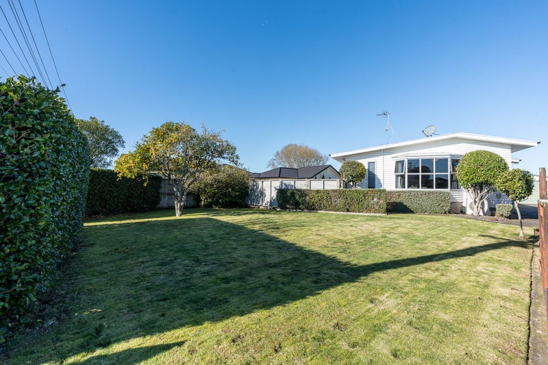 7 Mahana Road, St Andrews, Hamilton - Carousel 2