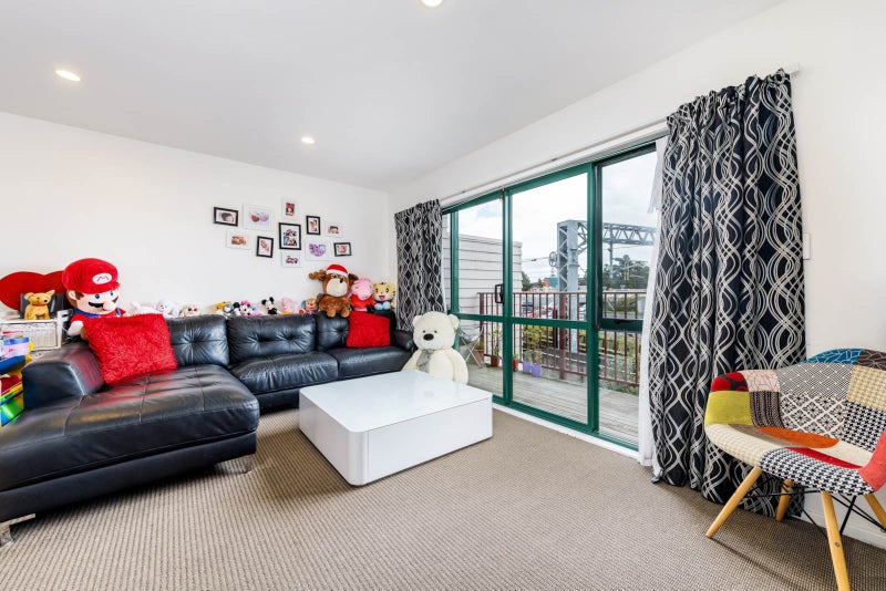 5/1 Briar Way, New Lynn, Auckland - Carousel 2