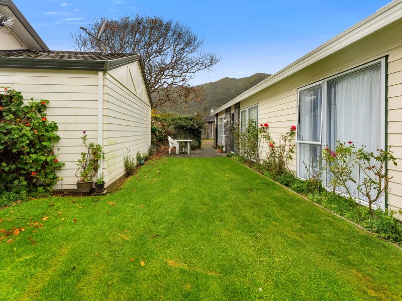 2/169 Whites Line East, Waiwhetū, Lower Hutt - Carousel 2