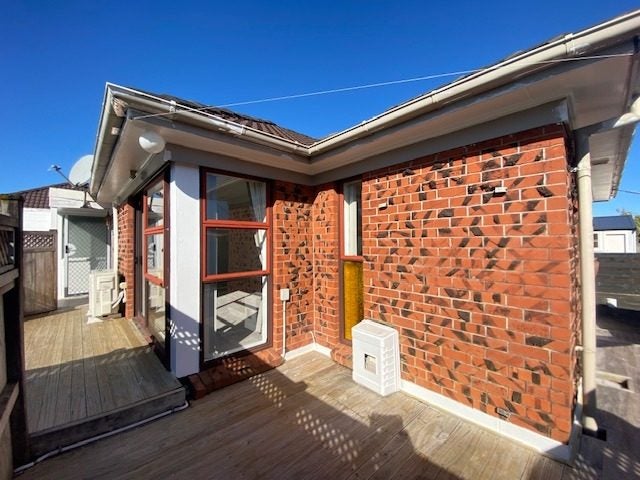 2/2 Casuarina Road, Half Moon Bay, Auckland - Carousel 1