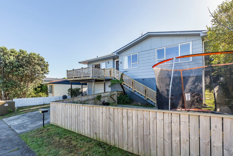 98 Gloaming Hill, Titahi Bay, Porirua - Carousel 1