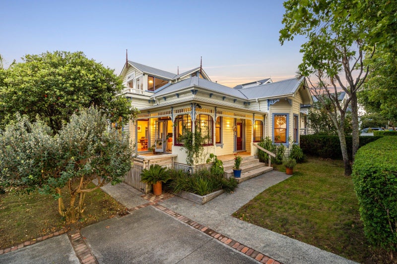 17 Herne Bay Road, Herne Bay, Auckland - Carousel 1