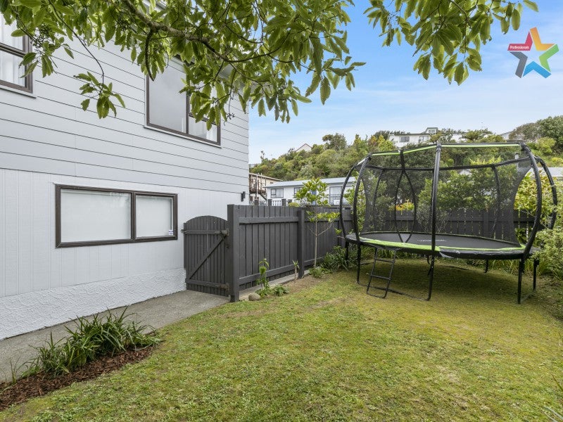 13 Tarras Grove, Kelson, Lower Hutt - Carousel 20