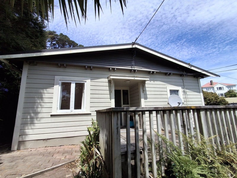 36 Lawrence Street, Newtown, Wellington - Carousel 1