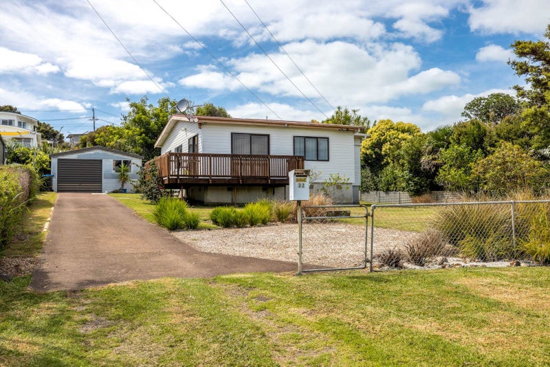32 Kiwi Street, Oneroa, Waiheke Island - Carousel 1