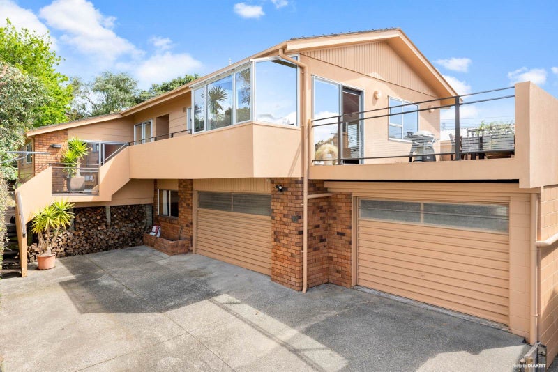 2/570 Beach Road, Rothesay Bay, Auckland - Carousel 1