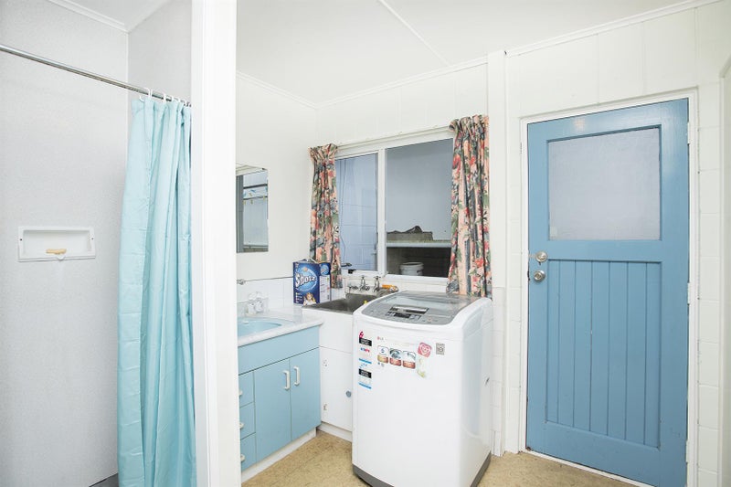 16 Montrose Street, Kaiti, Gisborne - Carousel 35