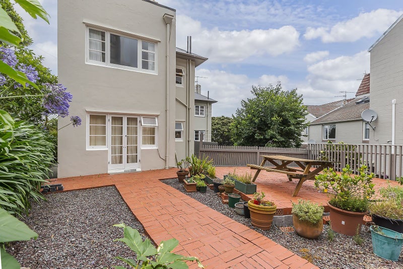 4/7 Stowe Hill, Thorndon, Wellington - Carousel 1