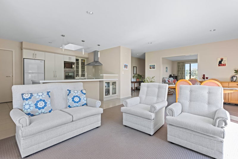 18 Orotu Drive, Poraiti, Napier - Carousel 2