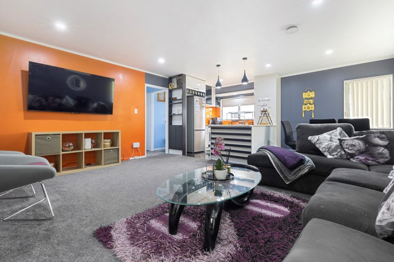 2/128 Buckland Road, Māngere East, Auckland - Carousel 2