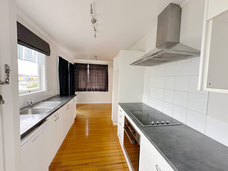 9 Raeben Avenue, Hillcrest, Auckland - Carousel 2