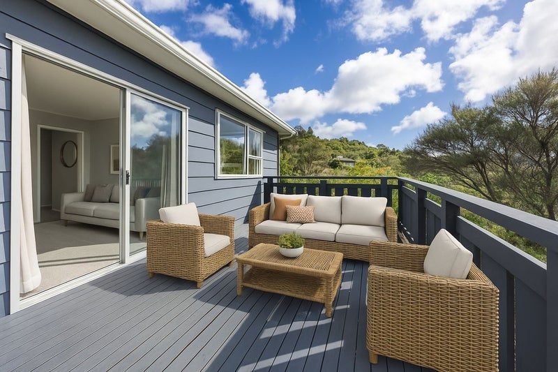 38 Staincross Street, Green Bay, Auckland - Carousel 1