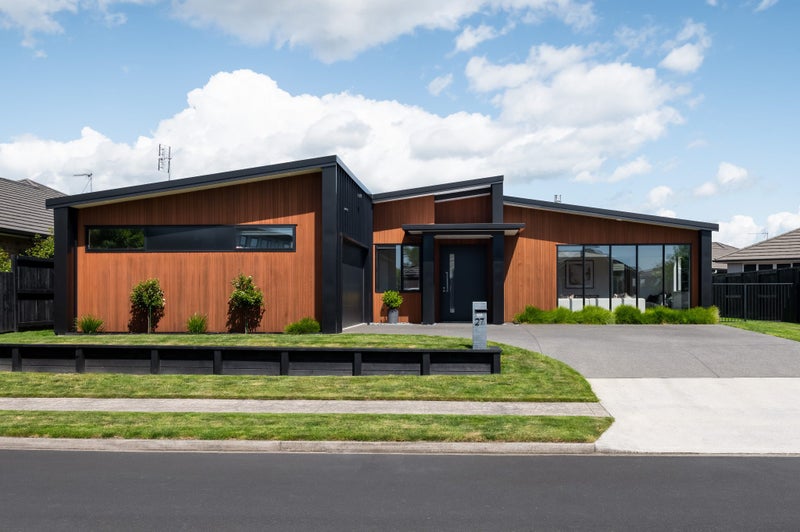 27 Helen June Avenue, Flagstaff, Hamilton - Carousel 1