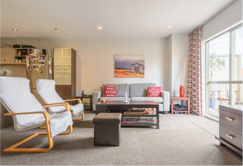 2/21 Hunters Park Drive, Three Kings, Auckland - Carousel 1