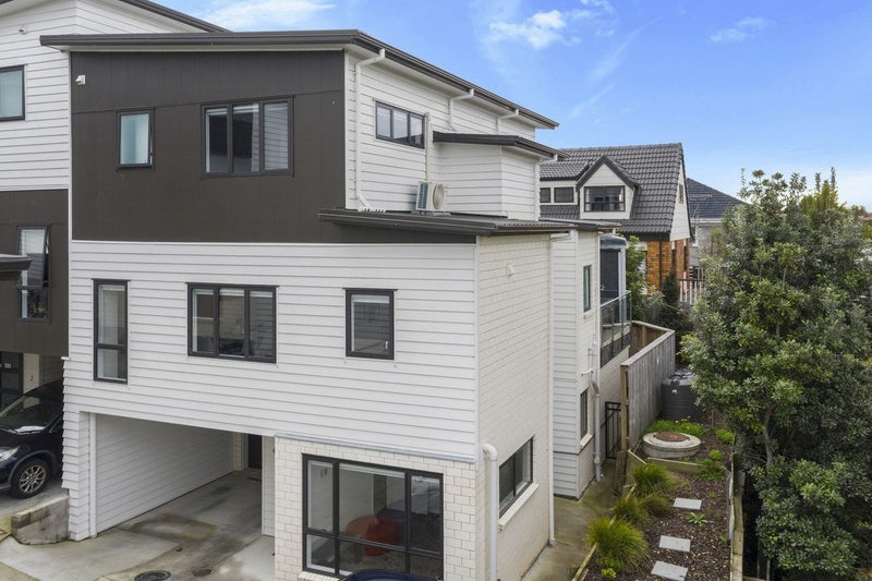 4225D Great North Road, Glendene, Auckland - Carousel 1