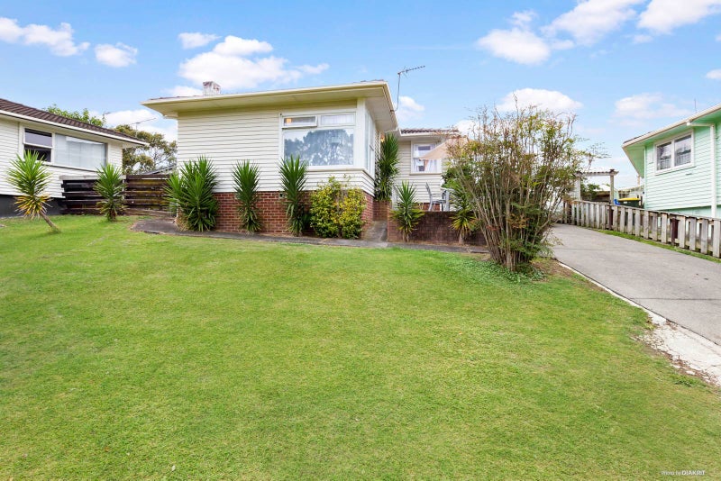 19 Barnfield Place, Glendene, Auckland - Carousel 2