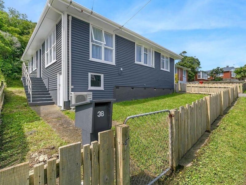 38 Cardiff Crescent, Cannons Creek, Porirua - Carousel 1