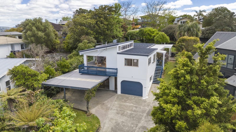 26 Teal Crescent, Beach Haven, Auckland - Carousel 2