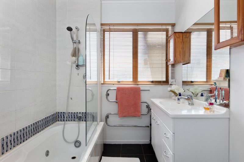 2/807 East Coast Road, Northcross, Auckland - Carousel 15