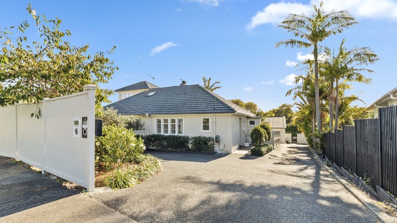 55 Premier Avenue, Point Chevalier, Auckland - Carousel 1