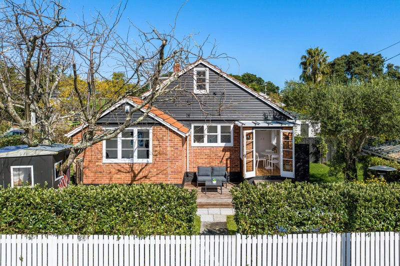 10 Katoa Street, Point Chevalier, Auckland - Carousel 1