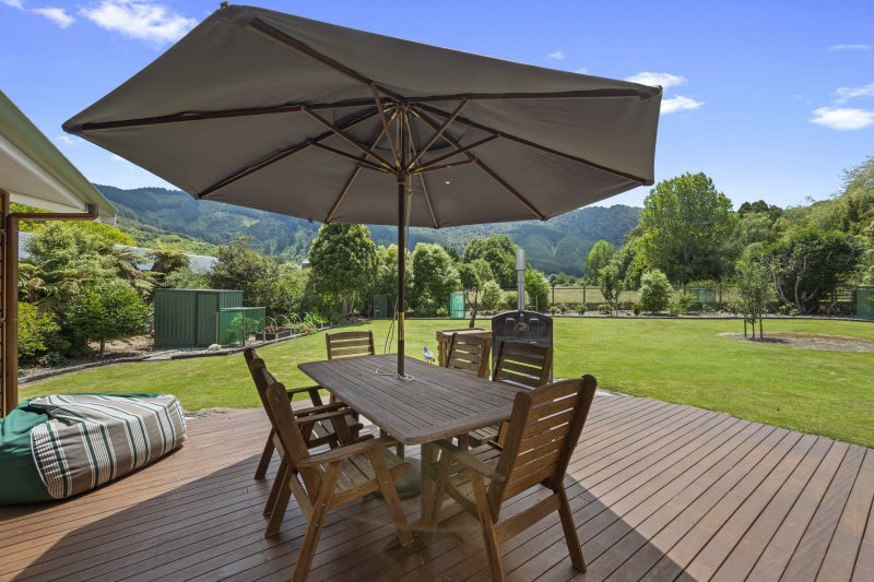 6B Lady Cobham Grove, Picton - Carousel 1