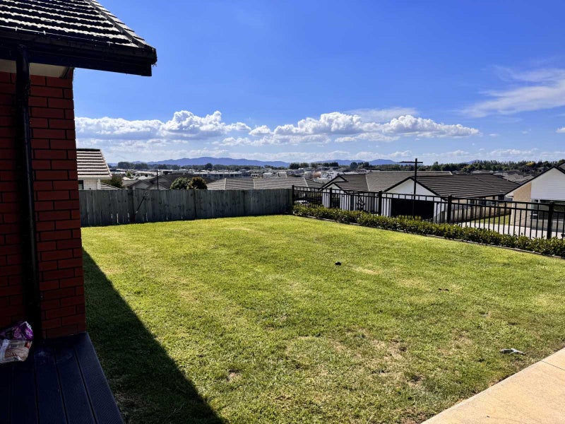 36 Rose Berry Crescent, Flagstaff, Hamilton - Carousel 1