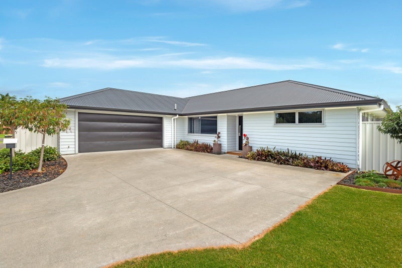 15 Sterling Park, Lytton West, Gisborne - Carousel 30