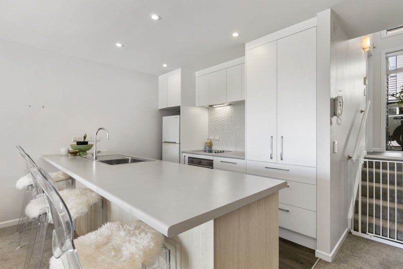 5/27 The Rigi, Northland, Wellington - Carousel 2